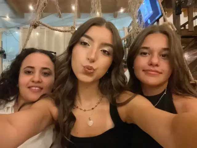 Amiche durante una serata al Tortuga